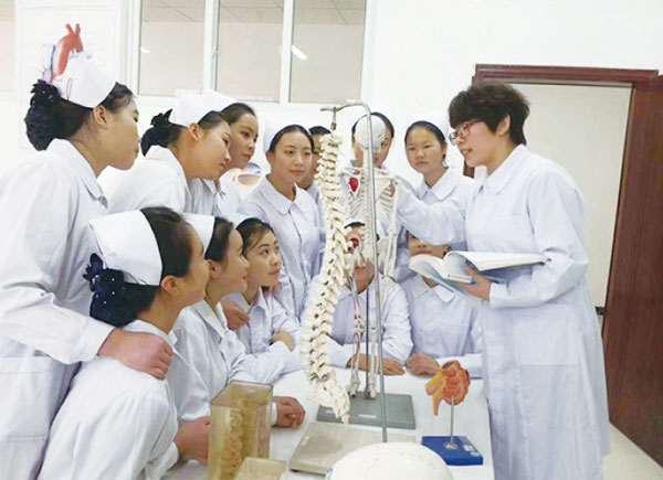 初中毕业读医学专业到底有没有用